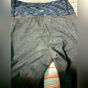 EUC Athleta leggings MT= Medium Tall
